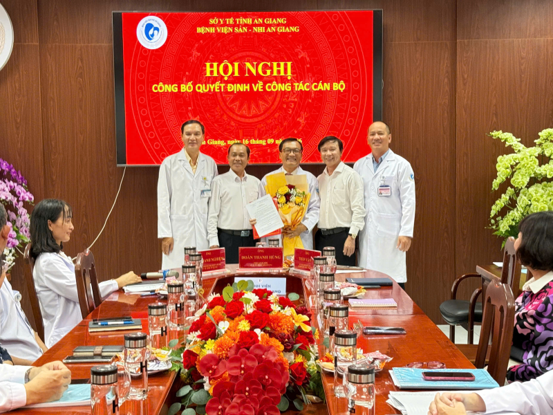 so y te an giang trao quyet dinh cong tac can bo tai benh vien san   nhi an giang